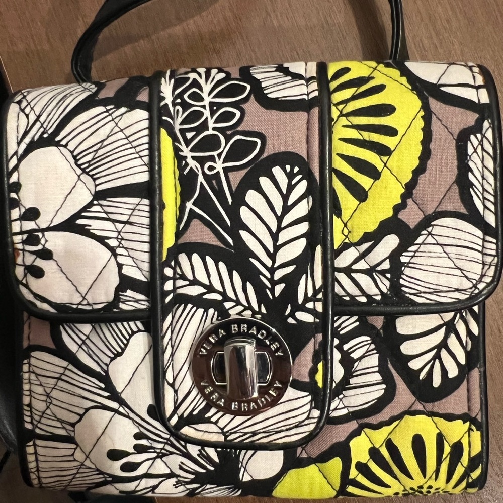 Vera Bradley Lime Green/Black small crossbody pocket in the back NWOT - Picture 4 of 4